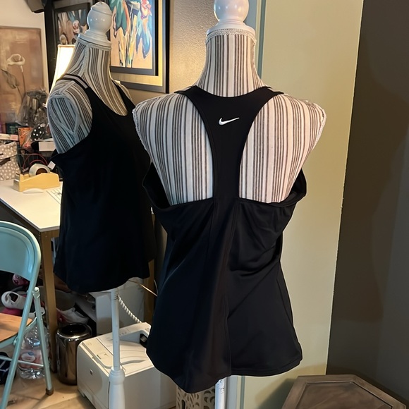 Nike, dri-fit tank XL, UIGC - Picture 4 of 5